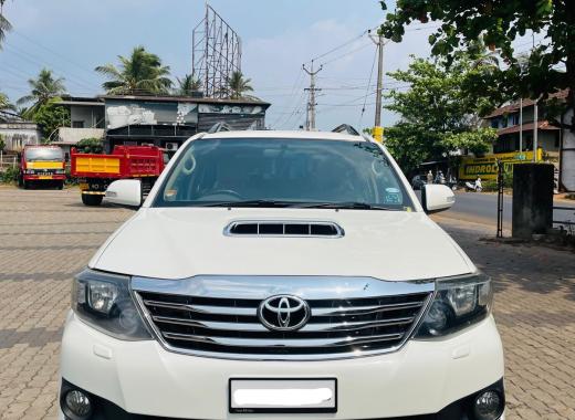 Toyota Fortuner White