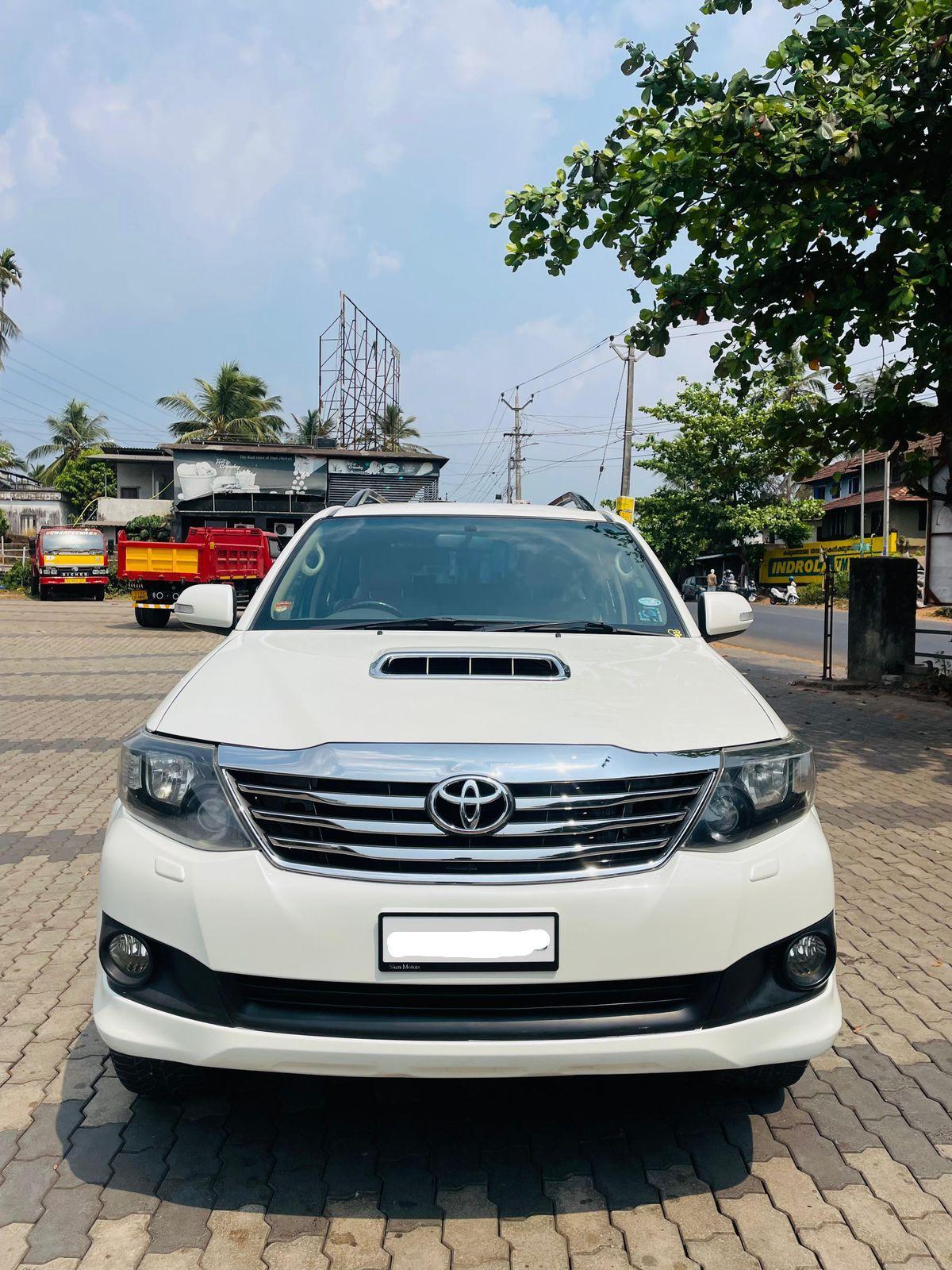 Toyota Fortuner White