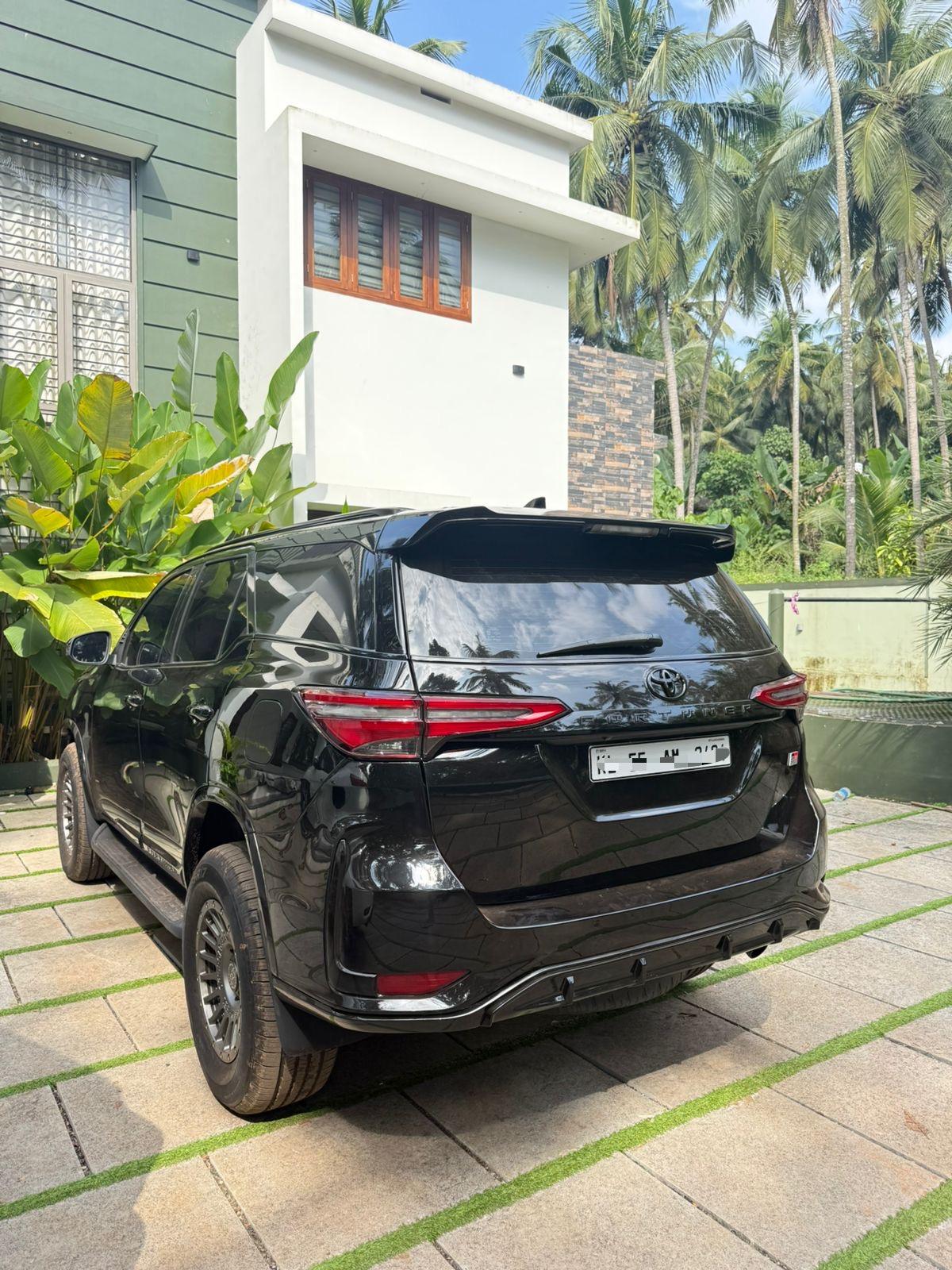 Toyota Legender Black