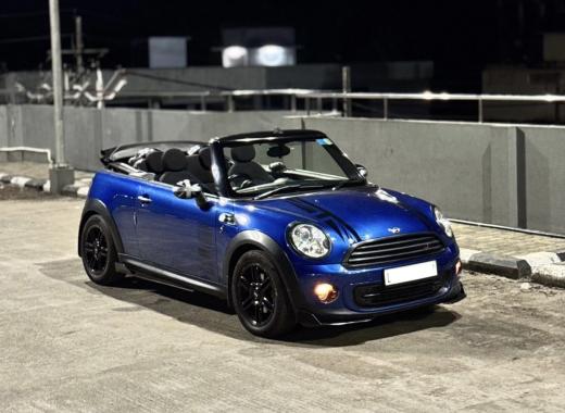 Mini Cooper S Convertible Blue
