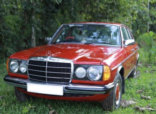W123 Red